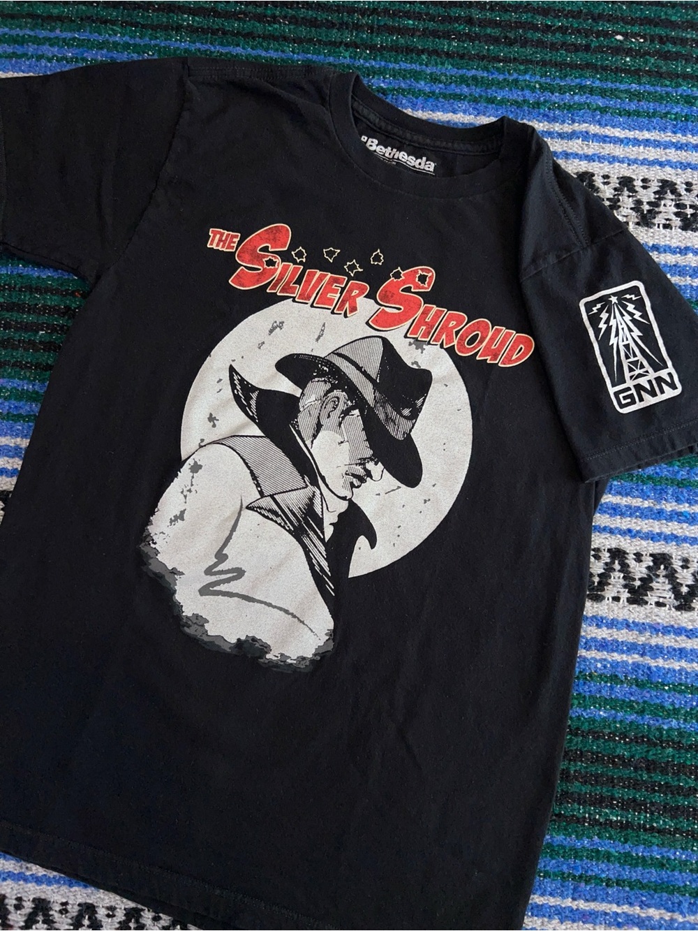 Fallout 4 Silver Shroud Graphic Tee Bethesda Gaming T-Shirt XS Unisex
